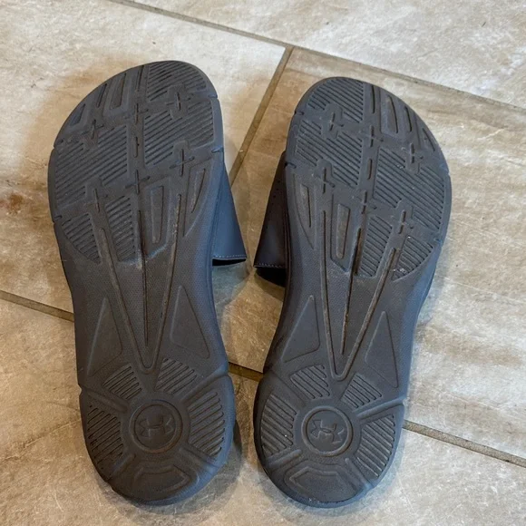 Under Armour Men’s Gray and Black Slide Sandals, Size 12 - Picture 4 of 4